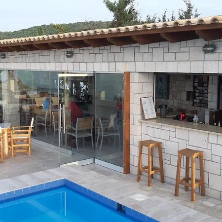 Irides Hotel apartamentowy Souvala