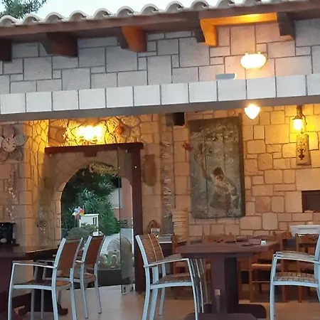 Hotel apartamentowy Irides